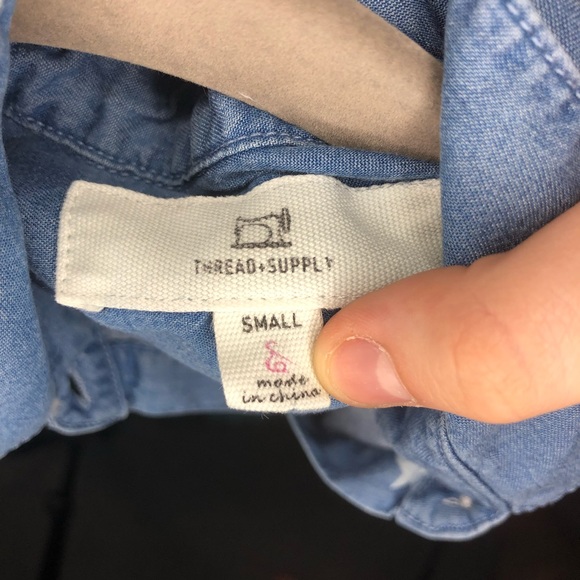 THREAD & SUPPLY Chambray w/ Stars Button Up Sz S - Picture 4 of 6